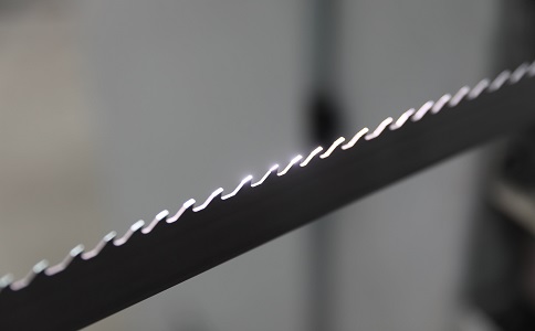 怀化双金属带锯条产生切削噪音的原因具体有哪些？
